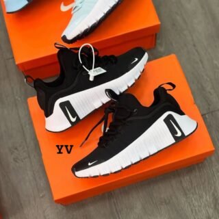 NIKE FREE