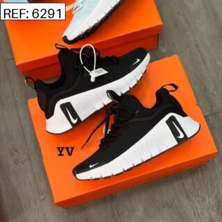 NIKE FREE